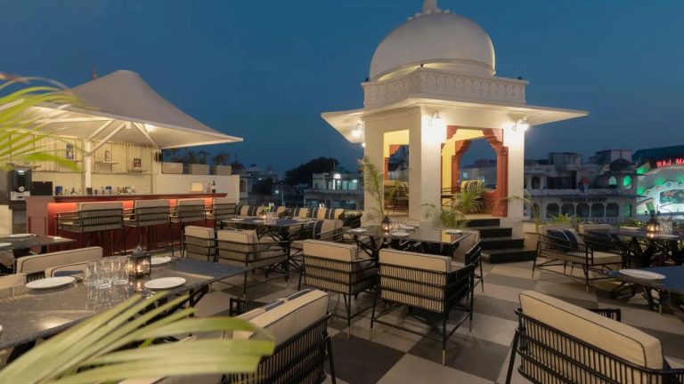 Top Rooftop Restaurants in Jaipur: Eat your way to delight with a view